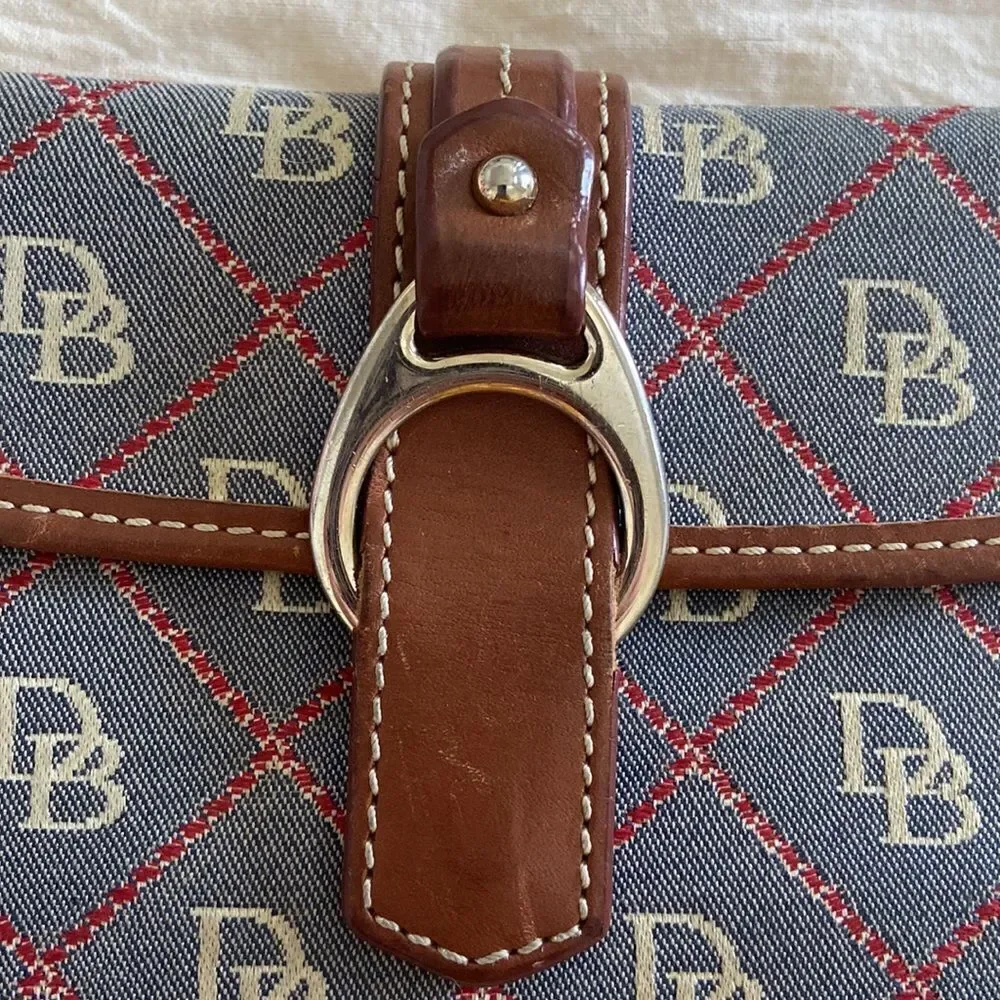 Dooney & Bourke Wallet Vintage leather clasp is silver leather imitation…